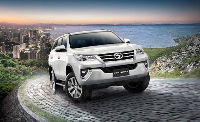 Có nên thuê xe Fortuner 7 chỗ có lái không 1 Thuê xe 7 chỗ