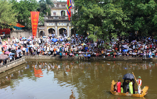 Có nên thhuee xe đi lễ hội đền Gióng đầu năm?