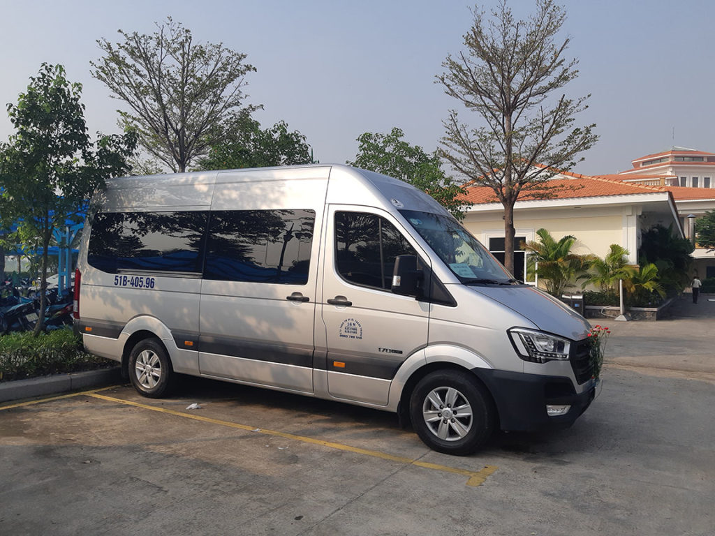 Thuê xe 16 chỗ tự lái cao cấp